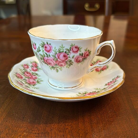 Bone China Tea Cup and Saucer Ridgway Potteries Royal Vale Pink Roses Rosebuds - Picture 1 of 6